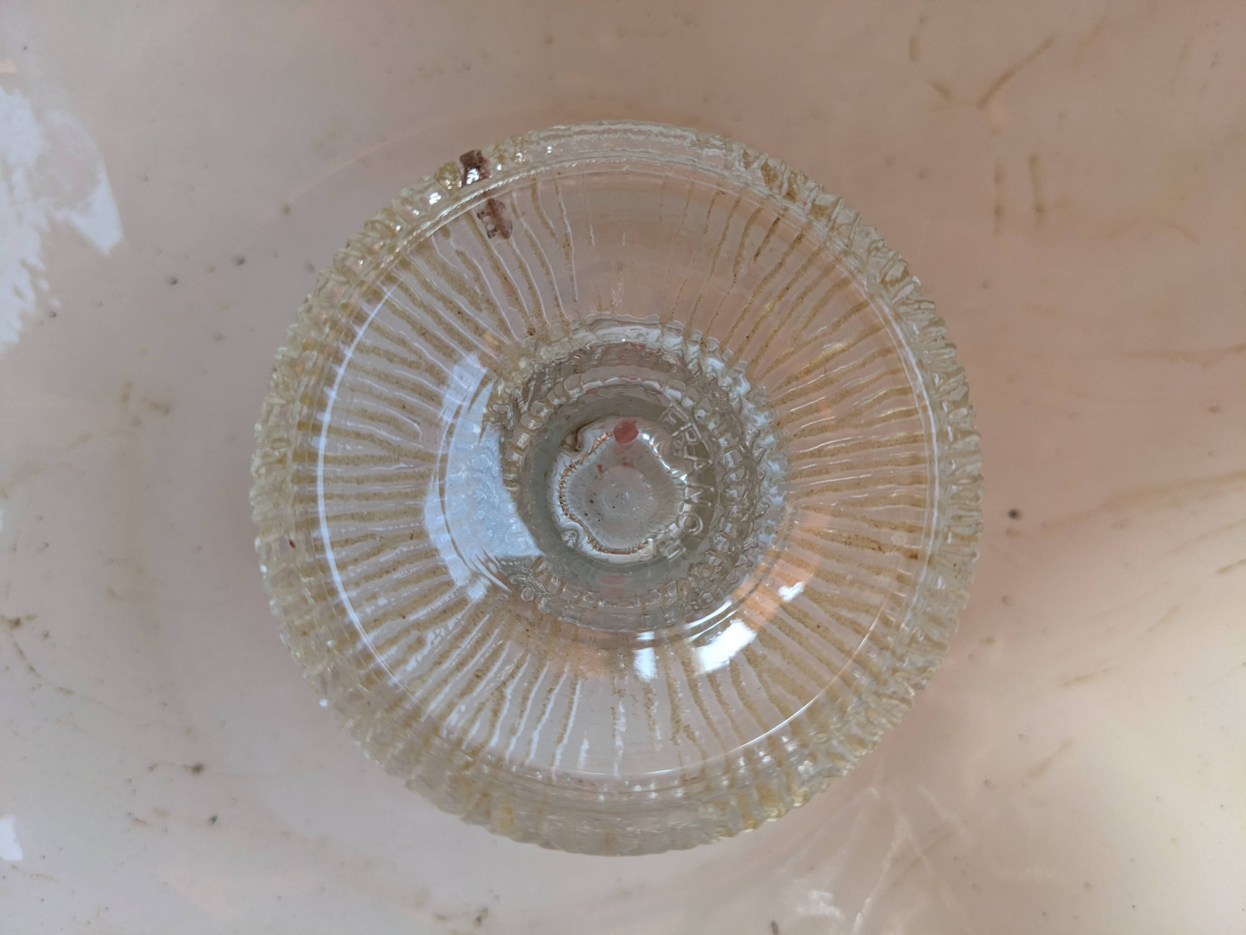 Pair of Luminarc candlesticks in chiseled glass.