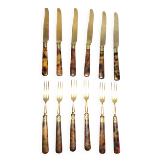 Table art, 12 fruit cutlery sets in gilded metal with horn from the early 20th century.