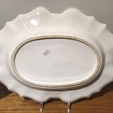 Oval plat in earthenware decorated with a hunting scene signed
