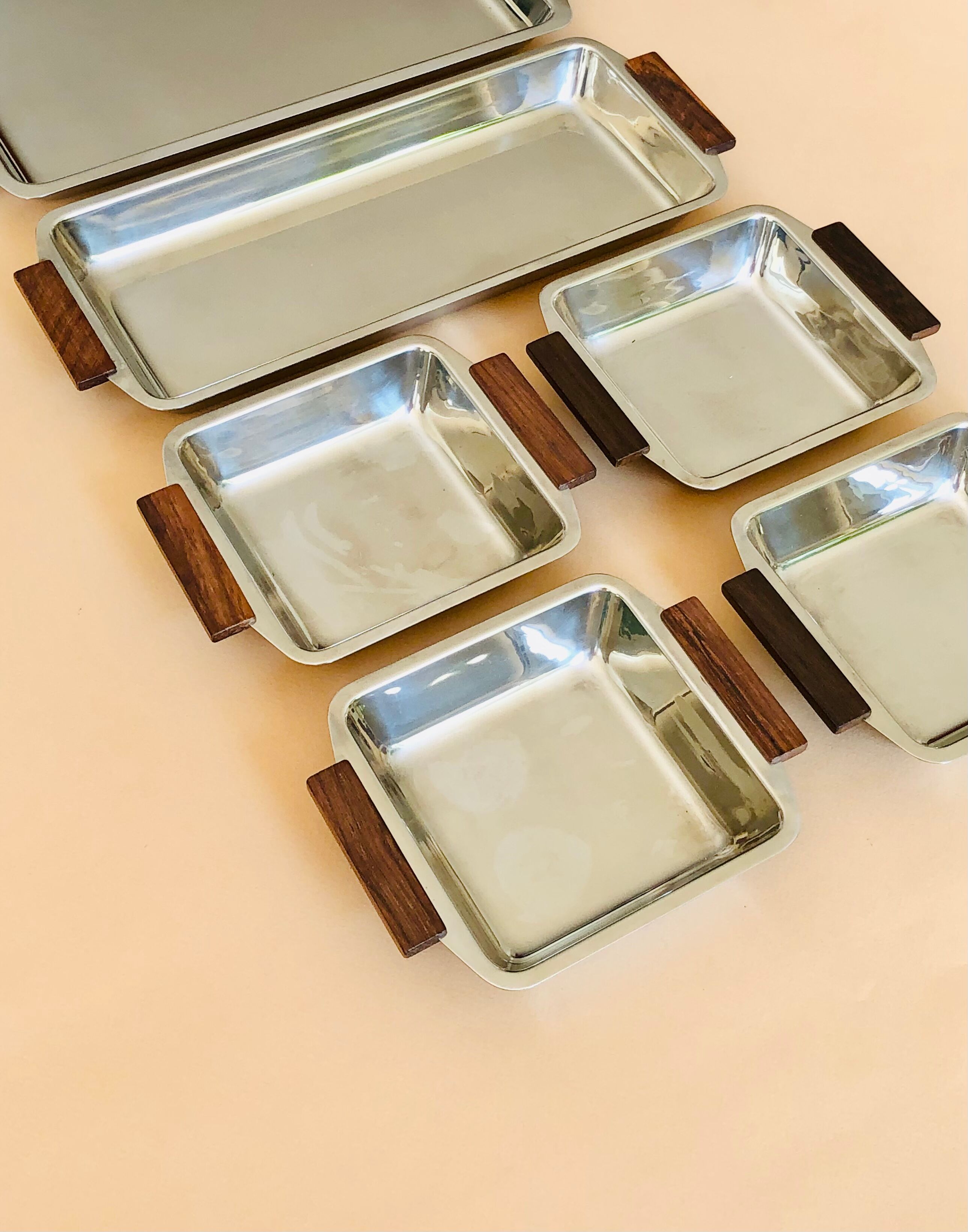 Service of Scandinavian dishes in stainless steel and teak 1970