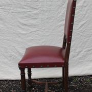Huit chaises en skaï