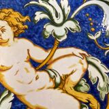 Large italian earthenware dish with putti decor in the taste of urbino