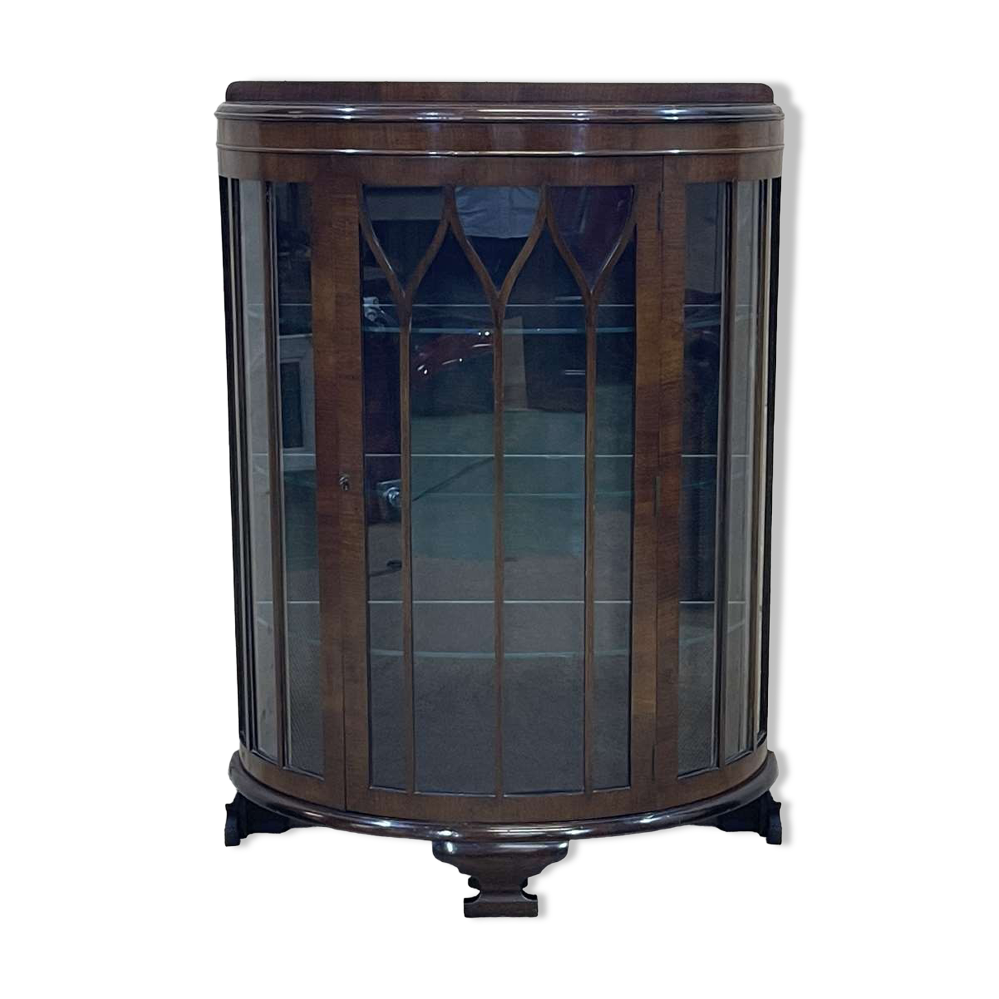 English mahogany showcase from the 1930s