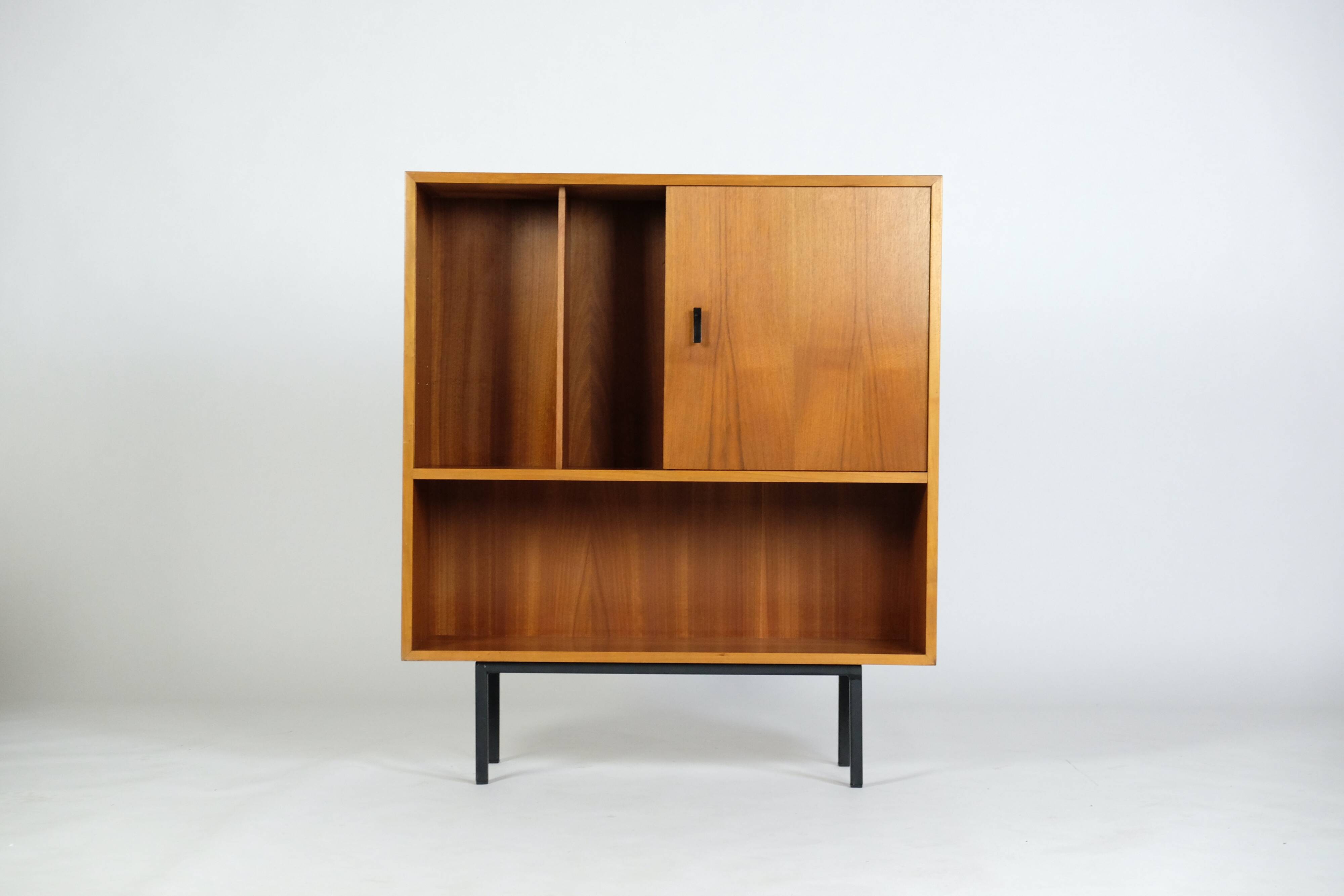 Vintage Nussbaum Vitrinenschrank Highboard Md-Century 1960er