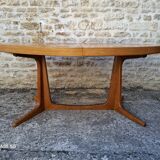 Baumann oval table