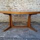 Baumann oval table