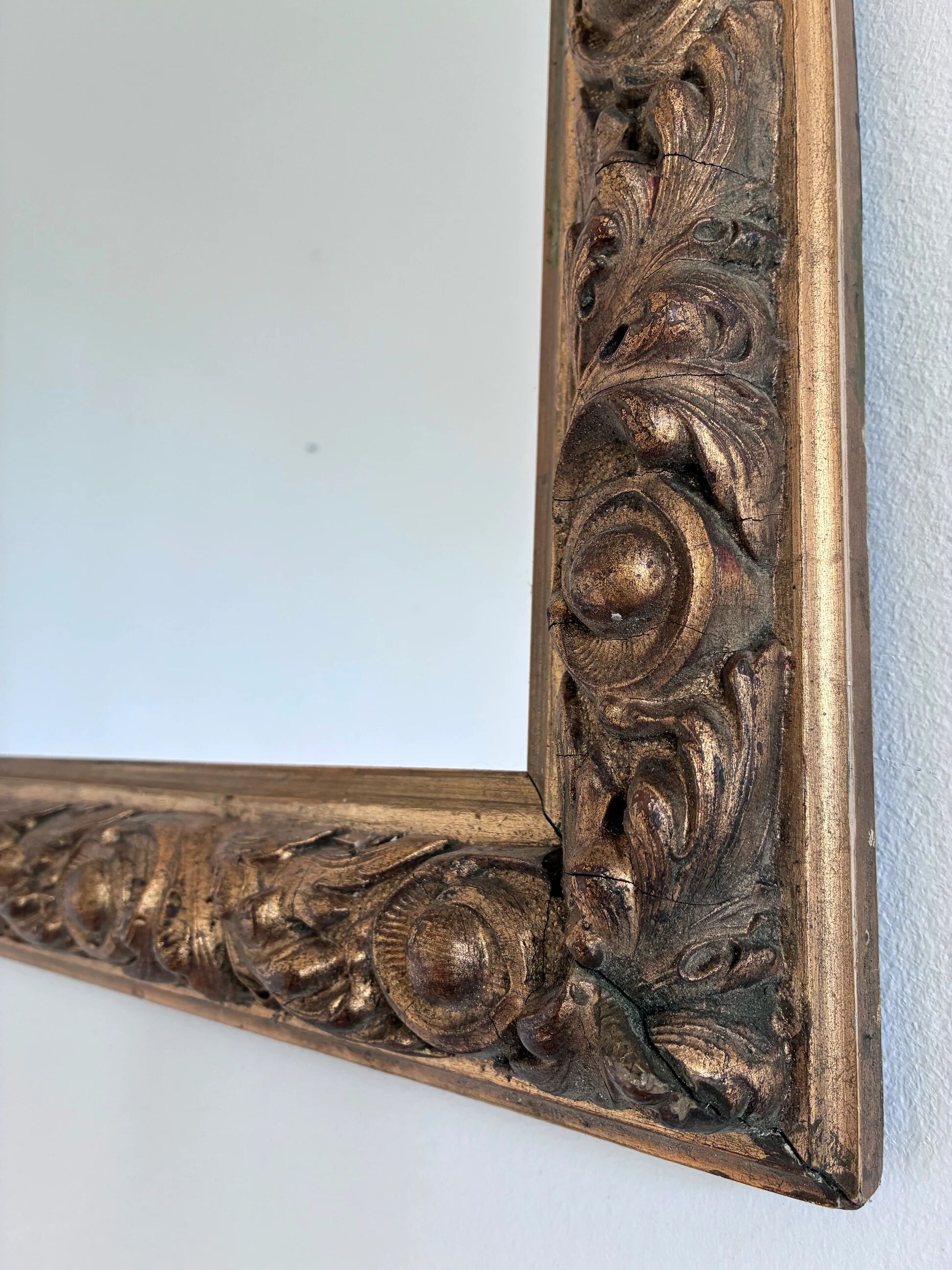 Miroir mural en bois doré antique français en or
