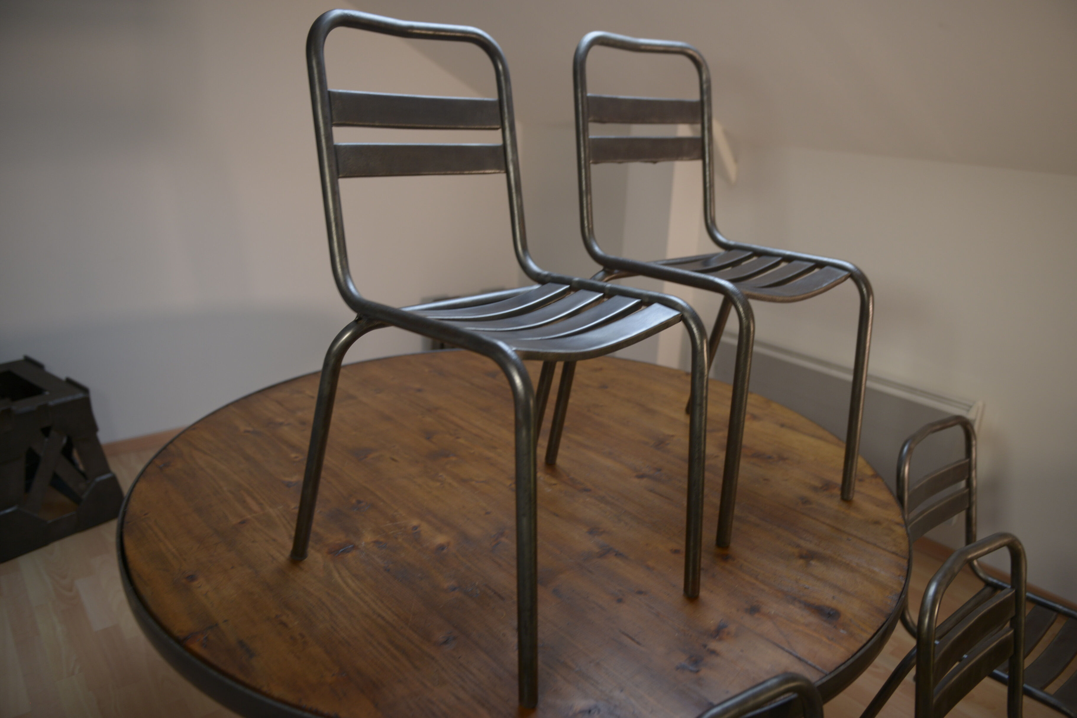 Set of 8 stackable 1950 metal chairs
