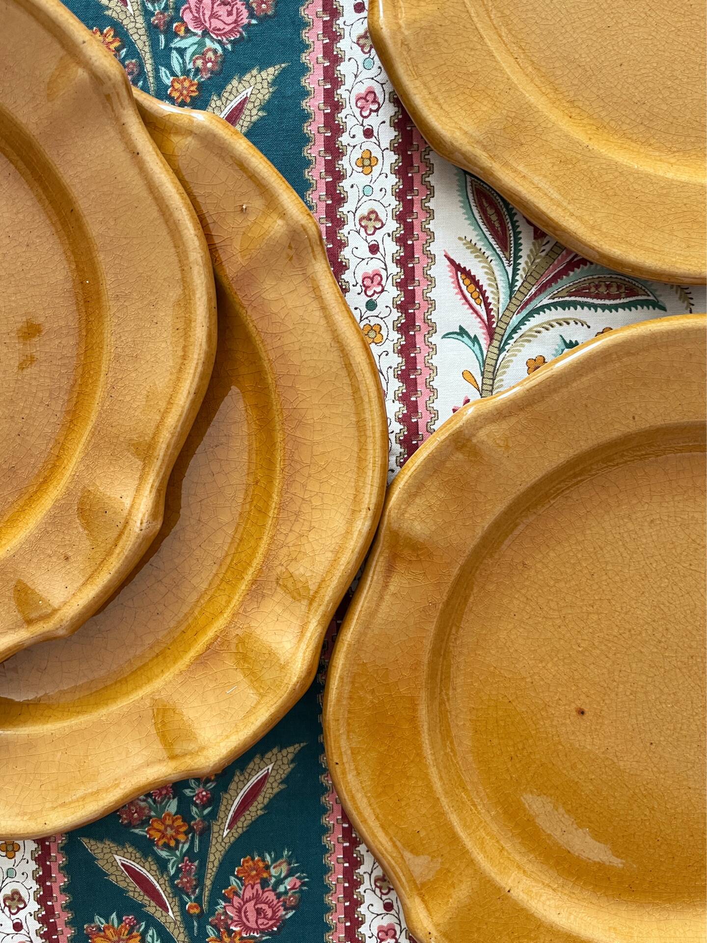 4 dessert plates in ceramic Pichon Uzes ochre yellow