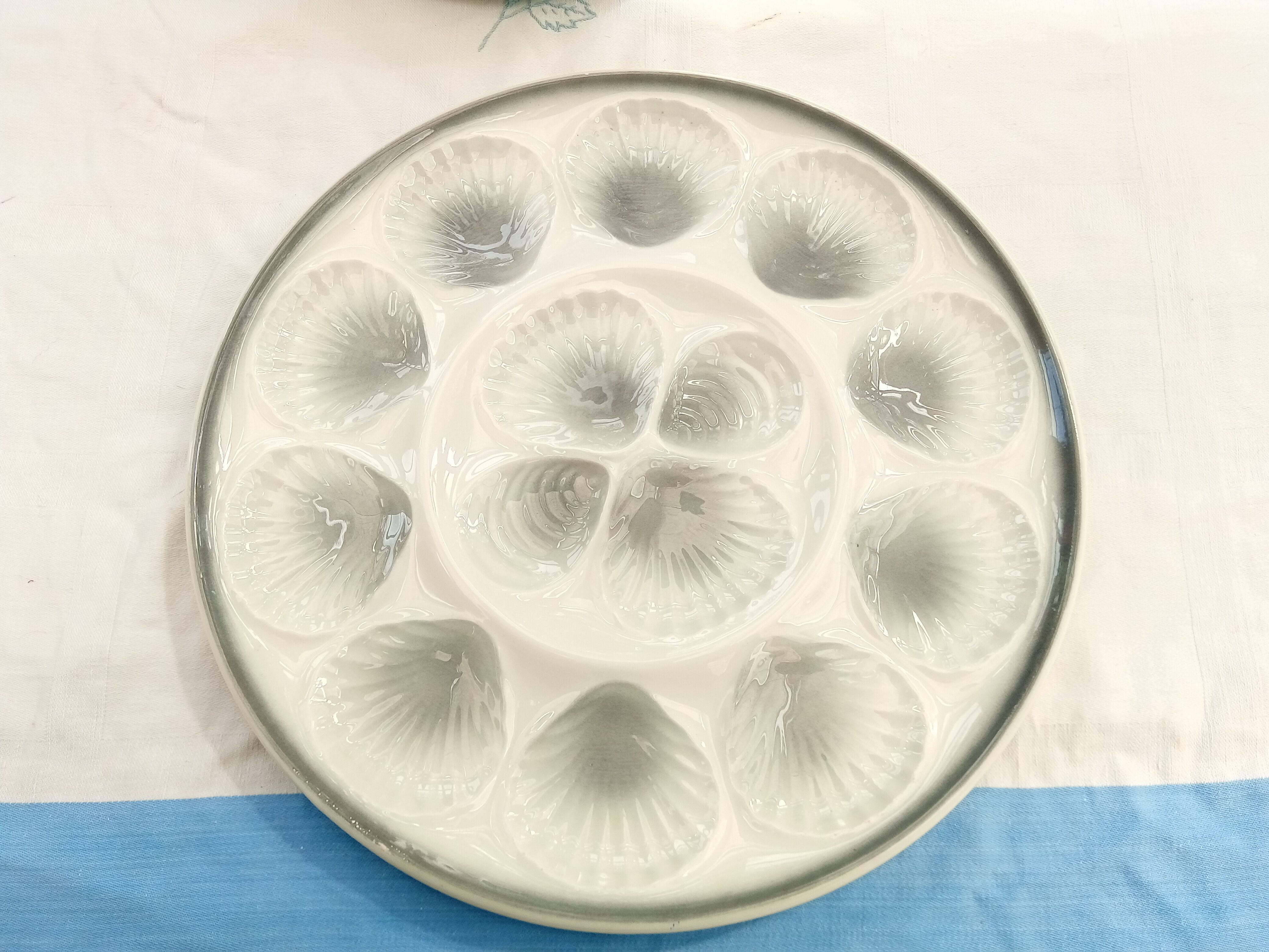 12 oyster plates Moulin des loups with dish