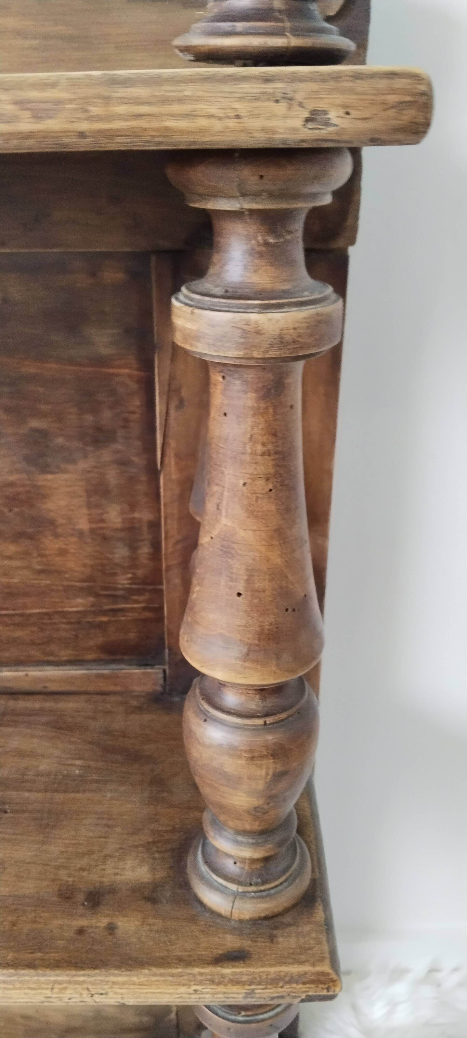 Etagère vaisselier en bois ciré , Saint Hubert