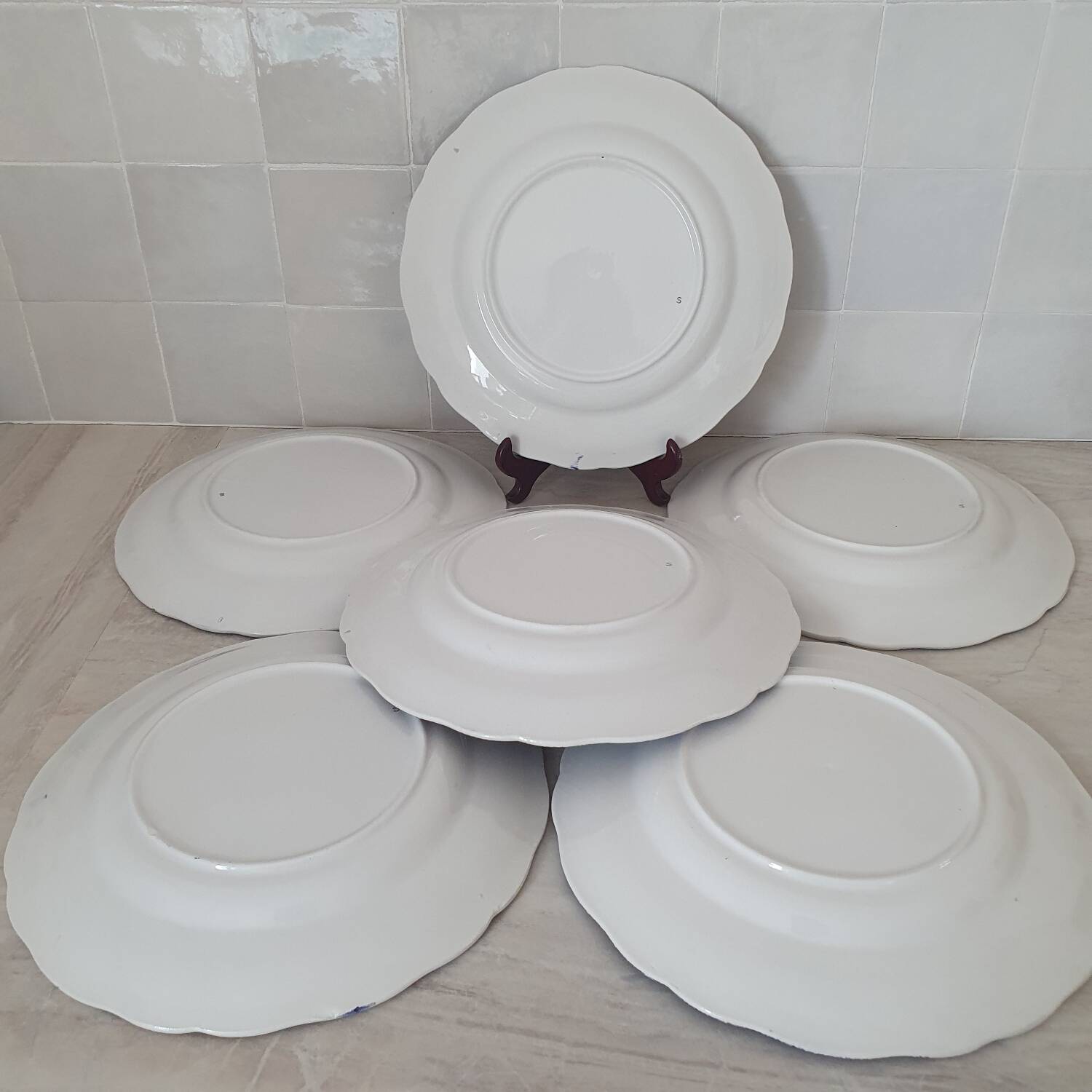 6 earthenware plates with floral and pastoral scene motifs
