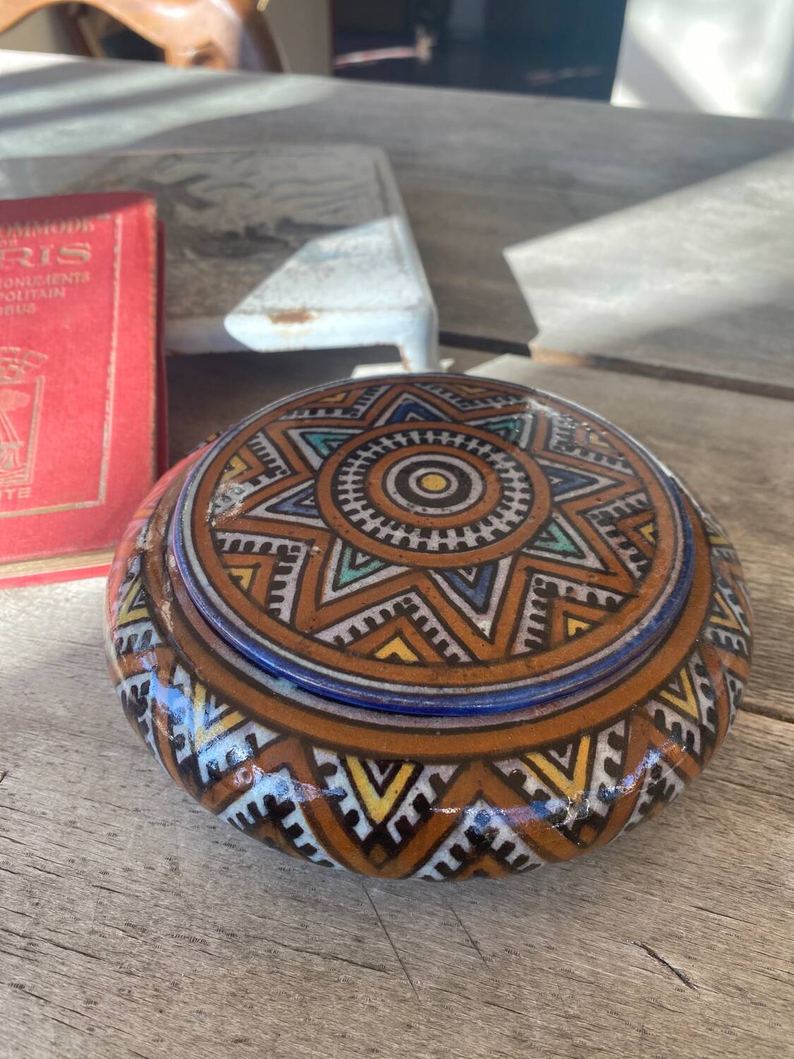 Ceramic pot with lid