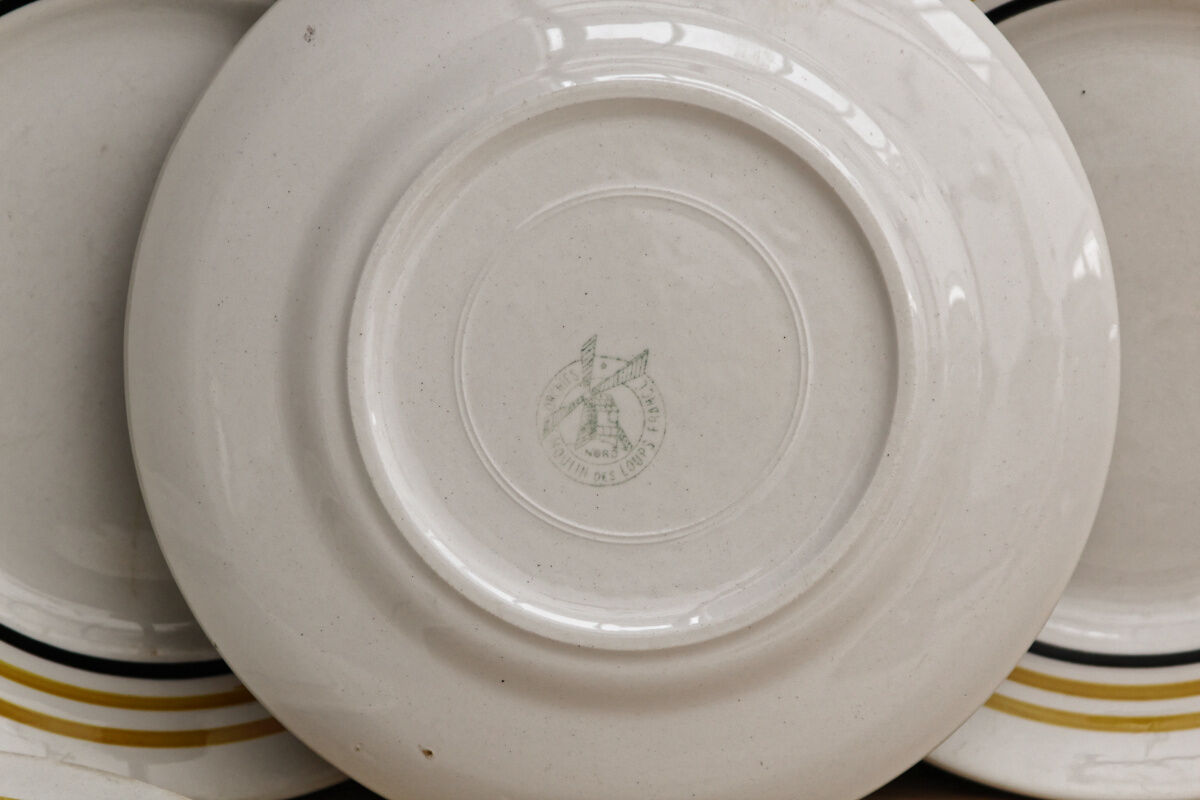 Lot of 9 dessert plates - Wolves Mill