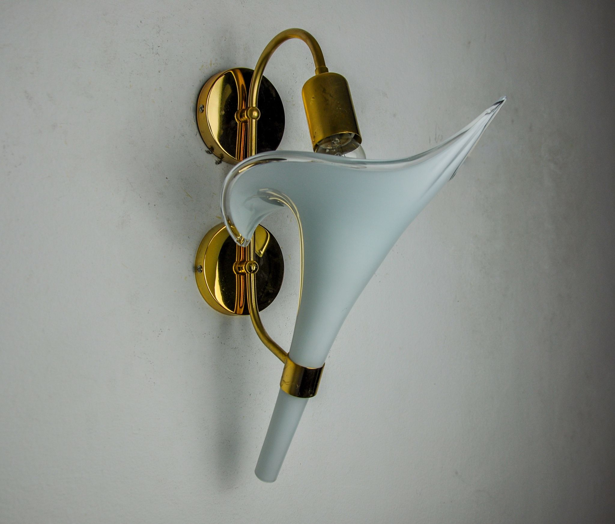 Applique fleur de lys blanche, verre de murano, Italie, 1970