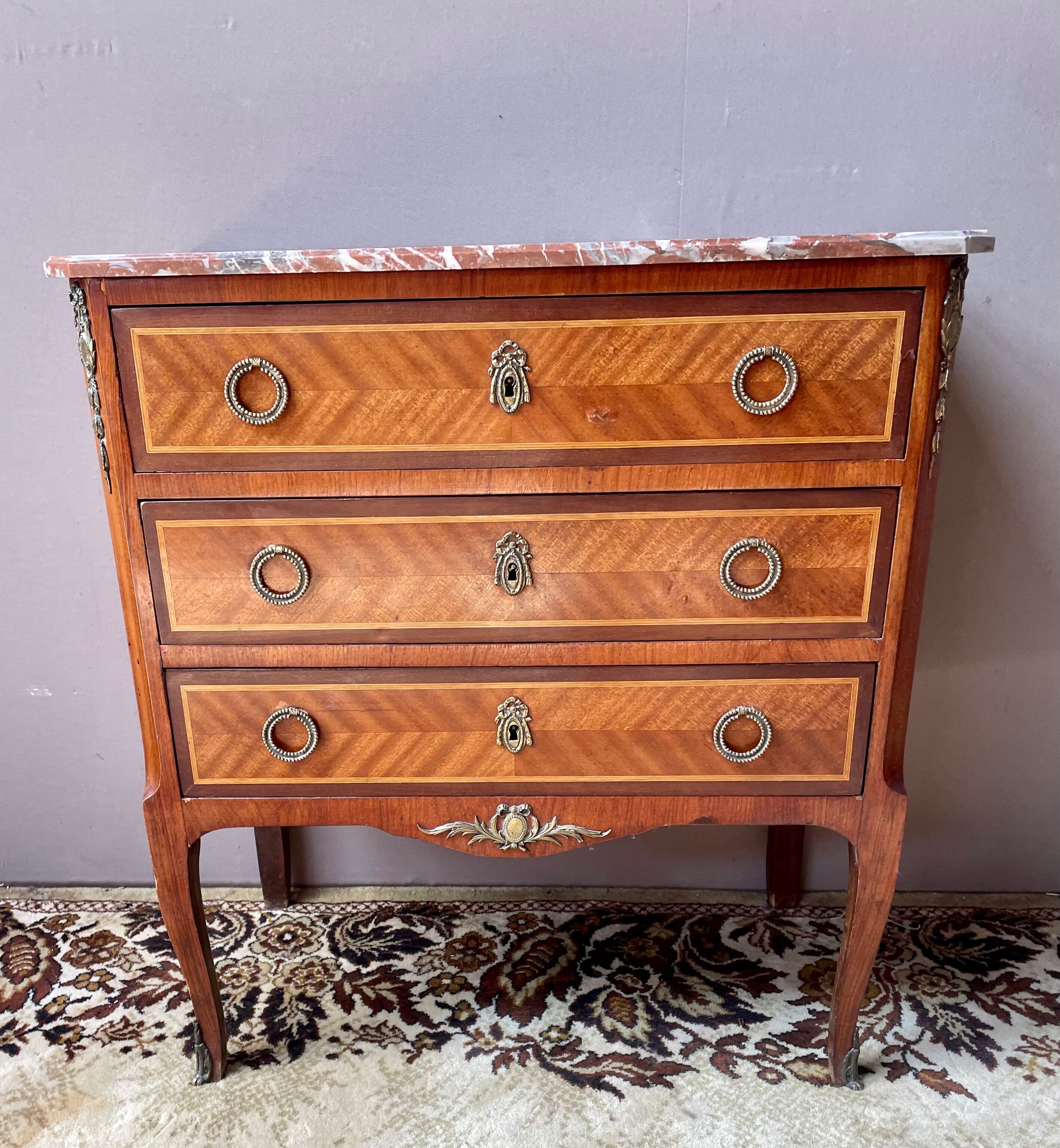 Transitional style chest of drawers in marquetry
