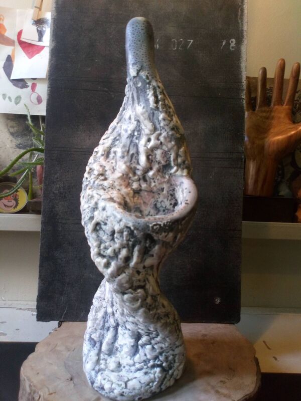 Vase double torsadé de Louis Giraud à Vallauris en céramique écume