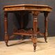 Table octogonale en bois marqueté du XXe siècle
