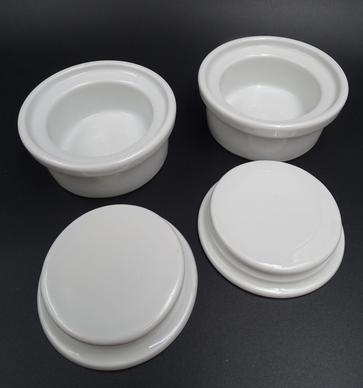 Pair of old buttermakers in thick porcelain from the brand Pillivuyt 1930