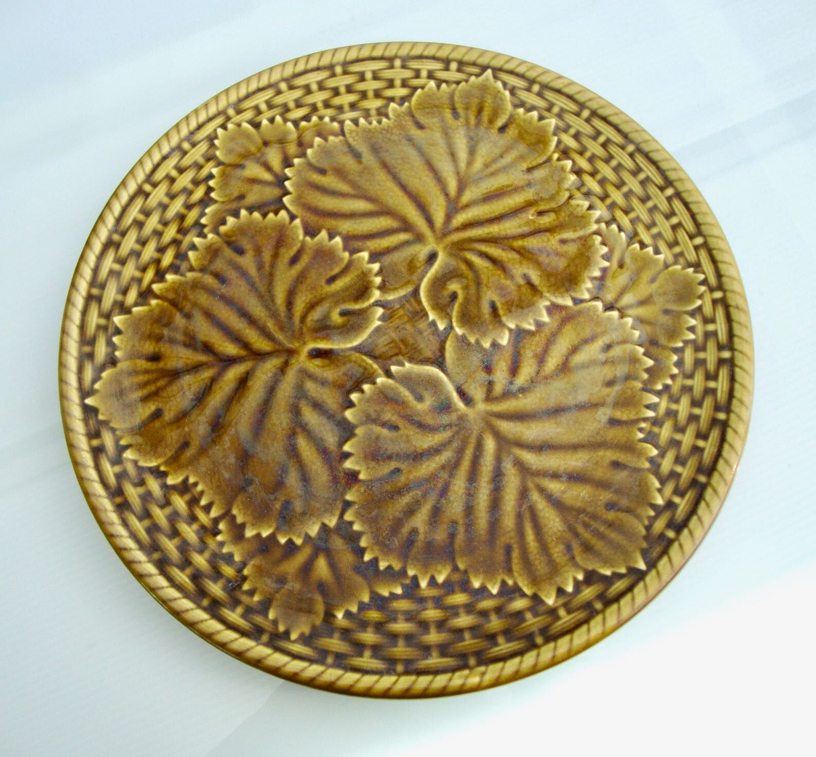 Gien earthenware pie dish