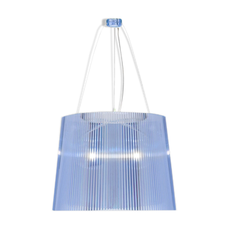 Lustre Gé de chez Kartell coloris bleu