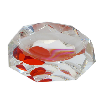 Empty crystal pocket