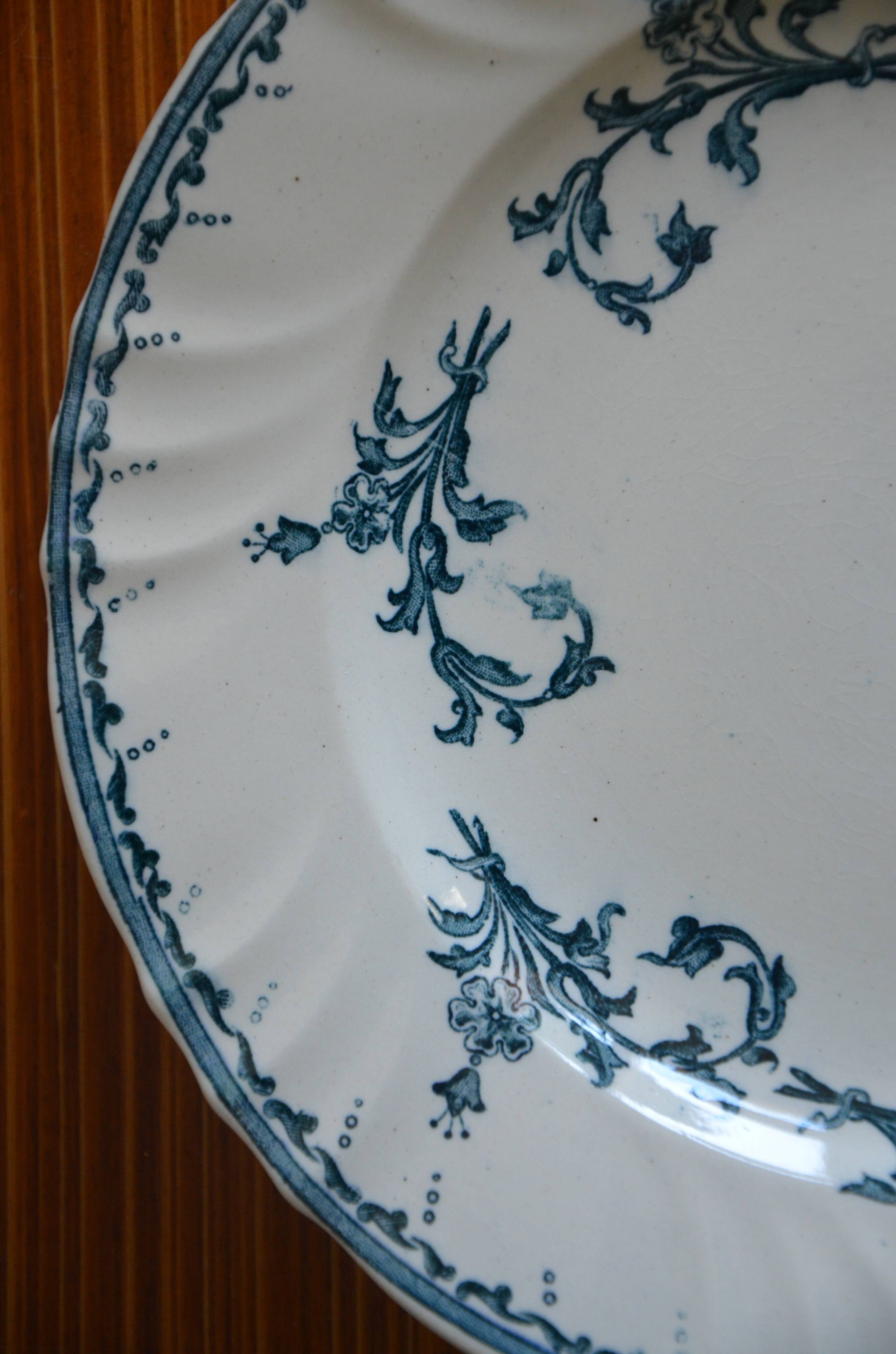 Longwy compote bowl, Chantilly model