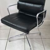 Fauteuil EA208 soft pad Charles et Ray Eames édition Herman Miller
