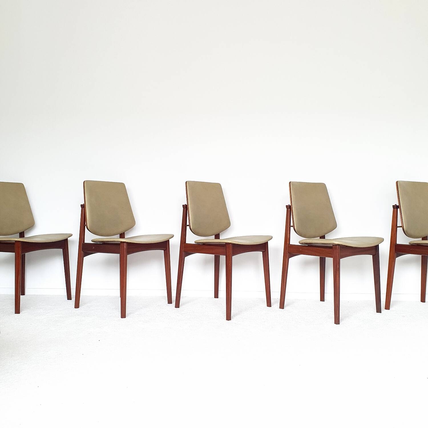Ensemble de 5 chaises à manger Arne Hovmand Olsen
