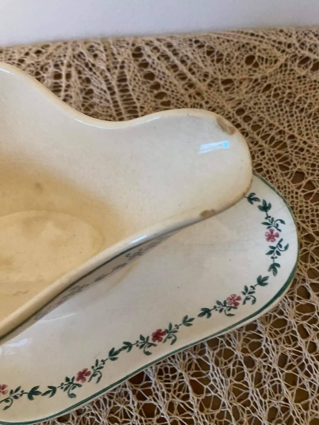 Longwy porcelain sauceboat, Blois model