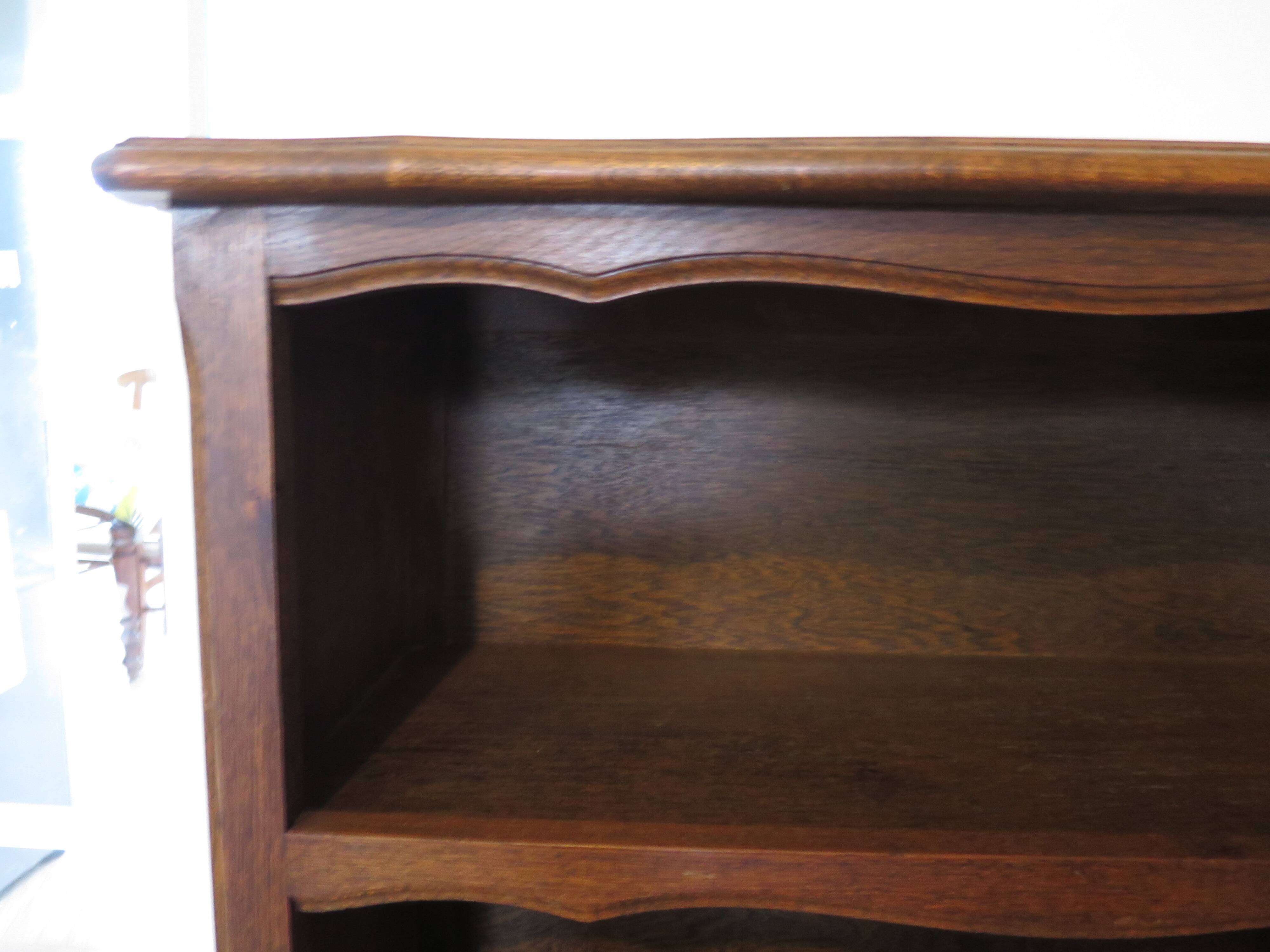 Beautiful oak Bibus - 3 levels - Louis XV style
