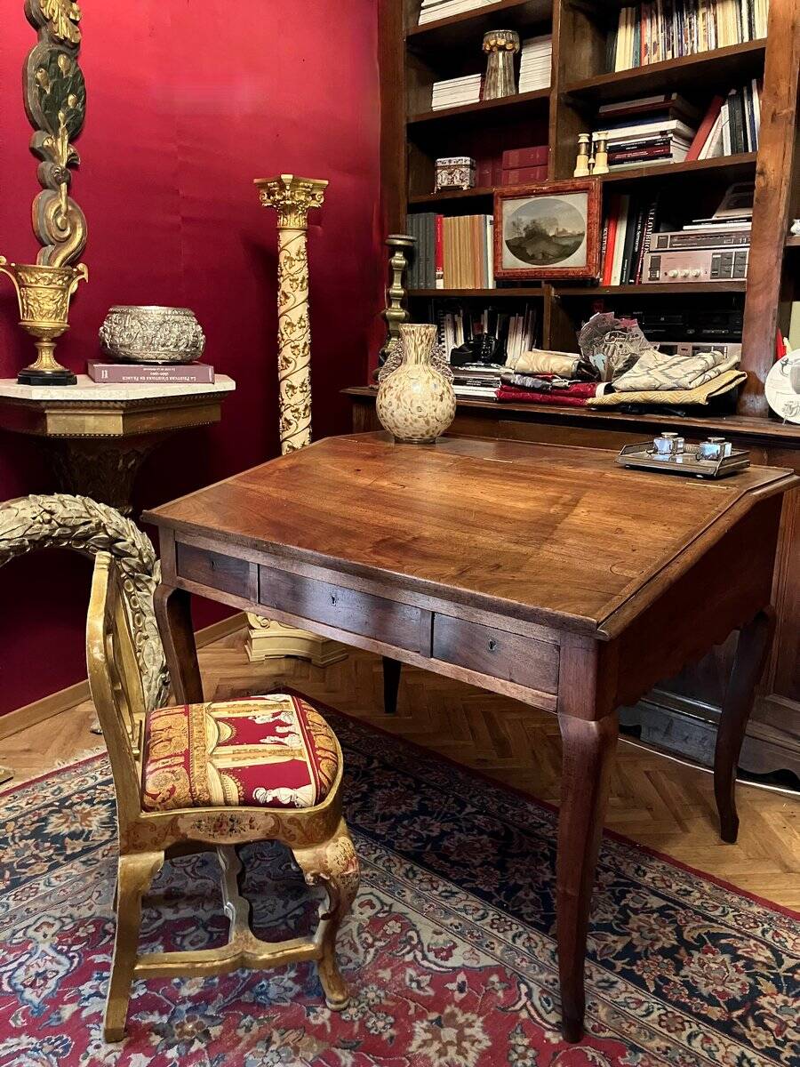 Antique French Writing Desk in Oak with Cabriole Legs, 1800s