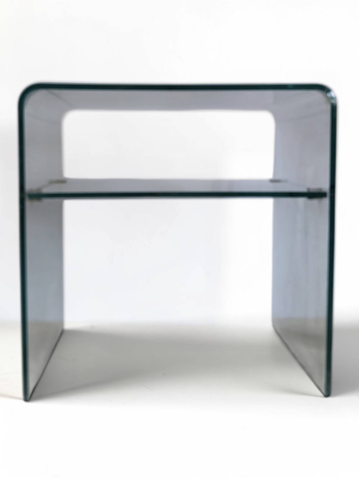 Table de chevet / bout de canapé en plexiglas (lucite) 1970's