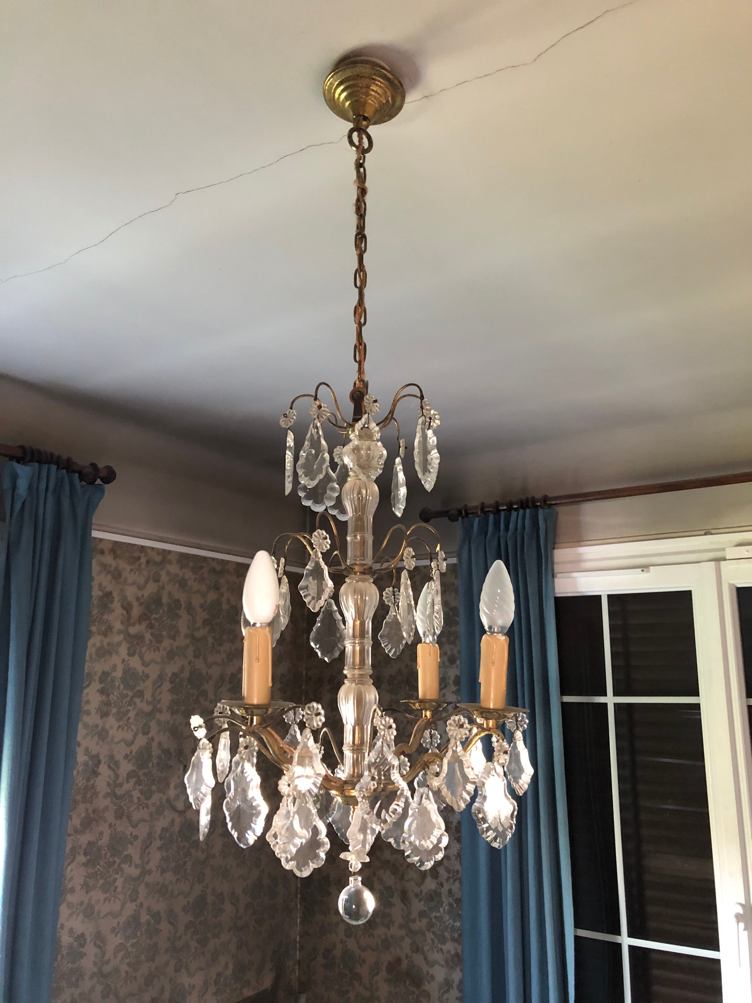 4-light chandelier