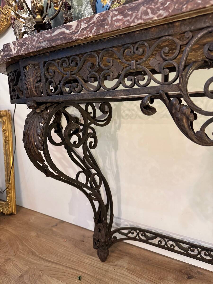 Console en fer forgé d’époque Napoléon III dessus de marbre rouge de Rance
