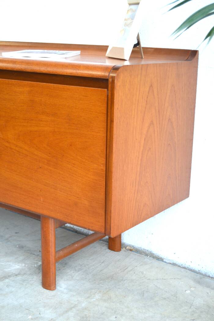 Sideboard by White & Newton curved * 208 cm