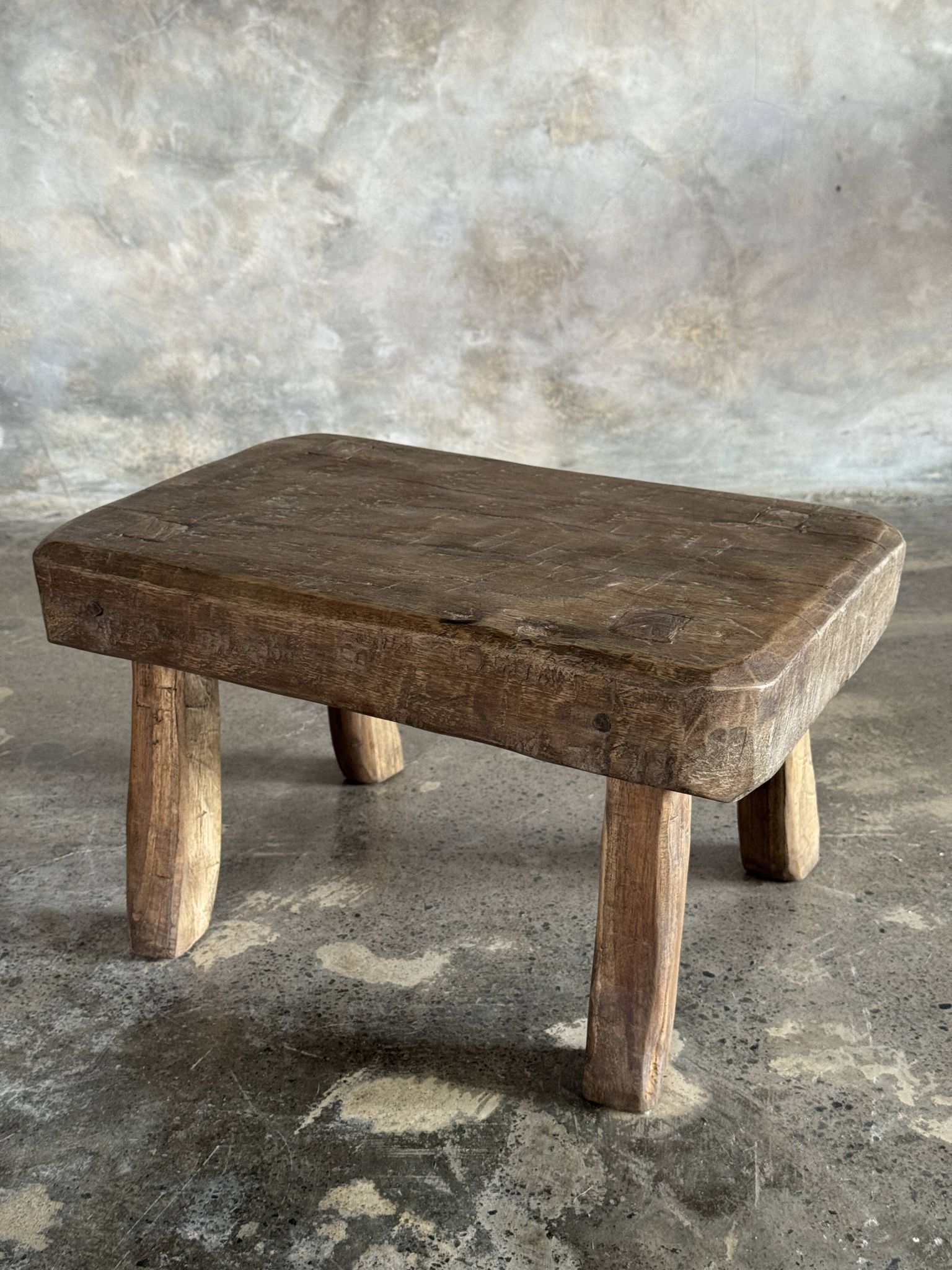 Petit stool, tabouret d'appoint en teck massif rectangulaire arrondie