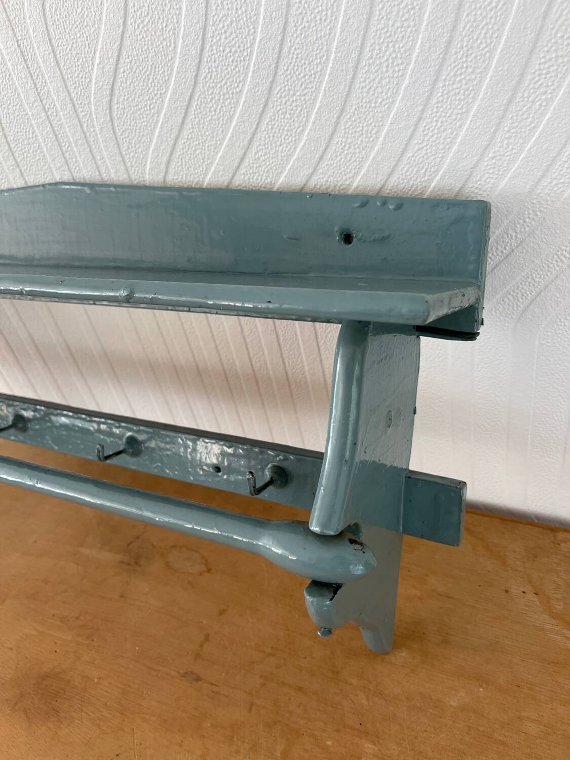 Set of 2 shelves and 1 vintage coat rack