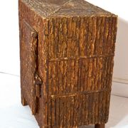 Chevet landais en marqueterie de liège art populaire
