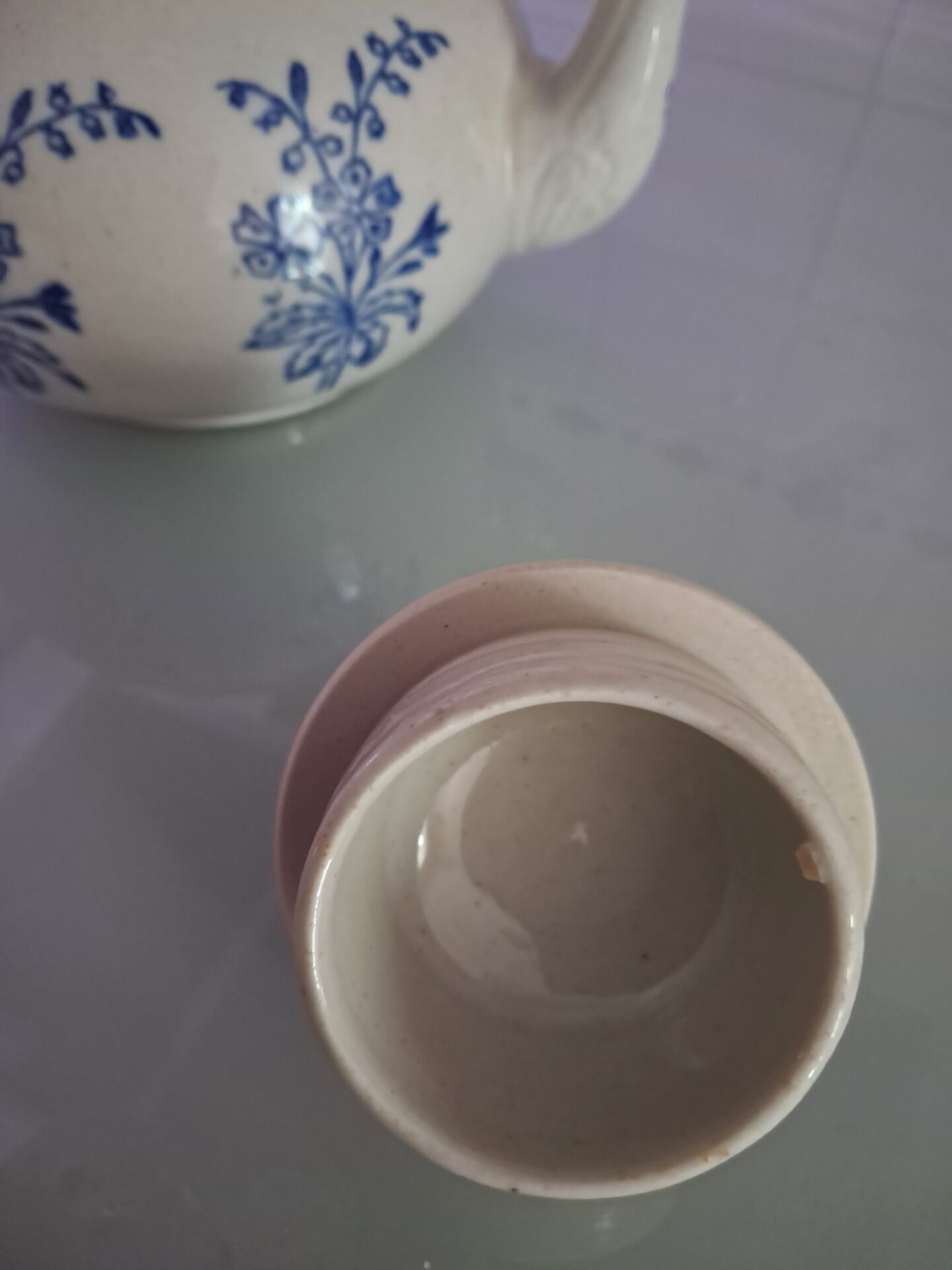 Théière ancienne en grès