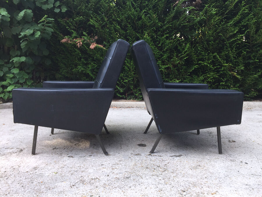 Paire de fauteuils skaï noir, 1960