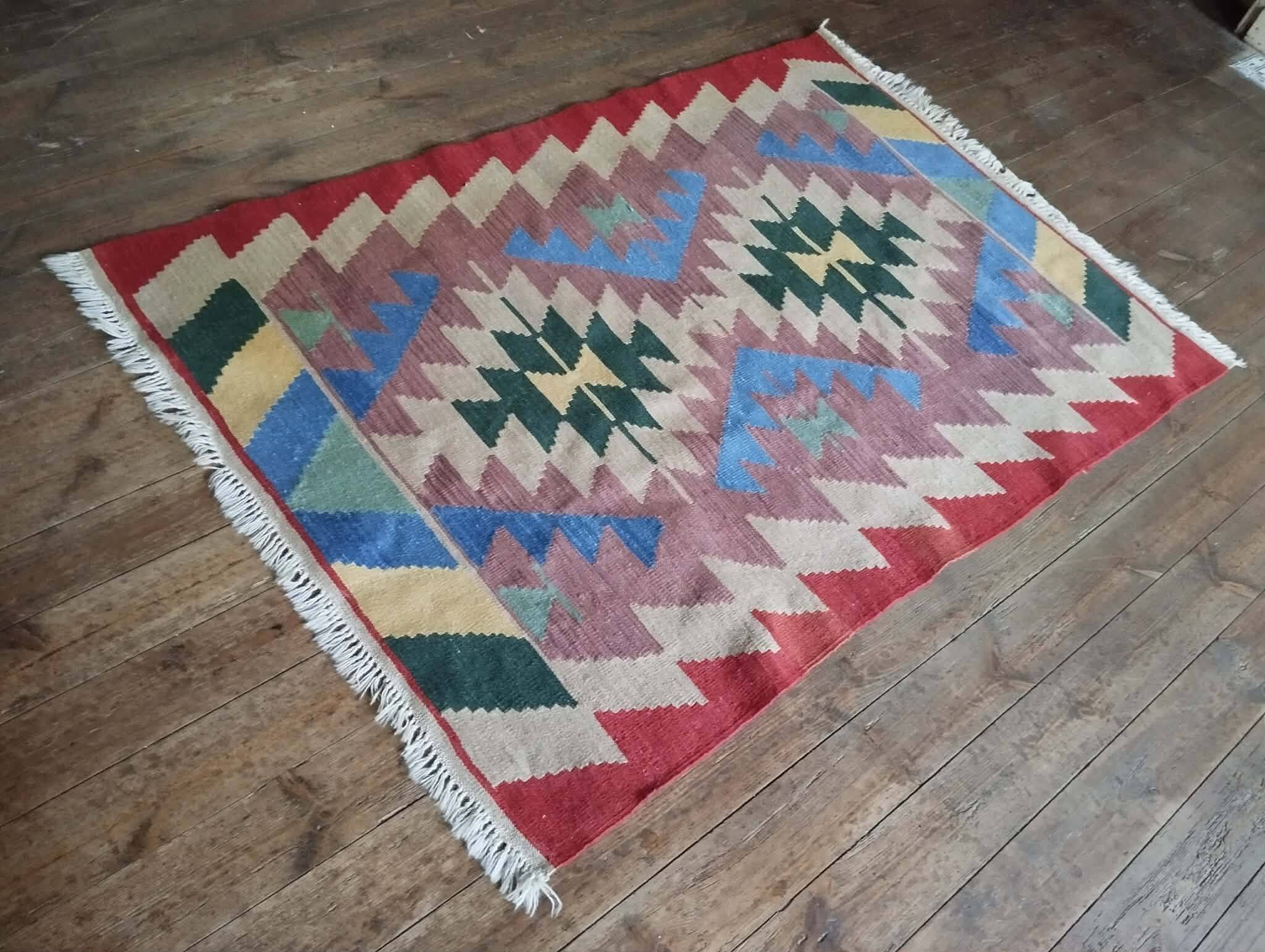 Handmade Persian Qashqai rug 165x115cm