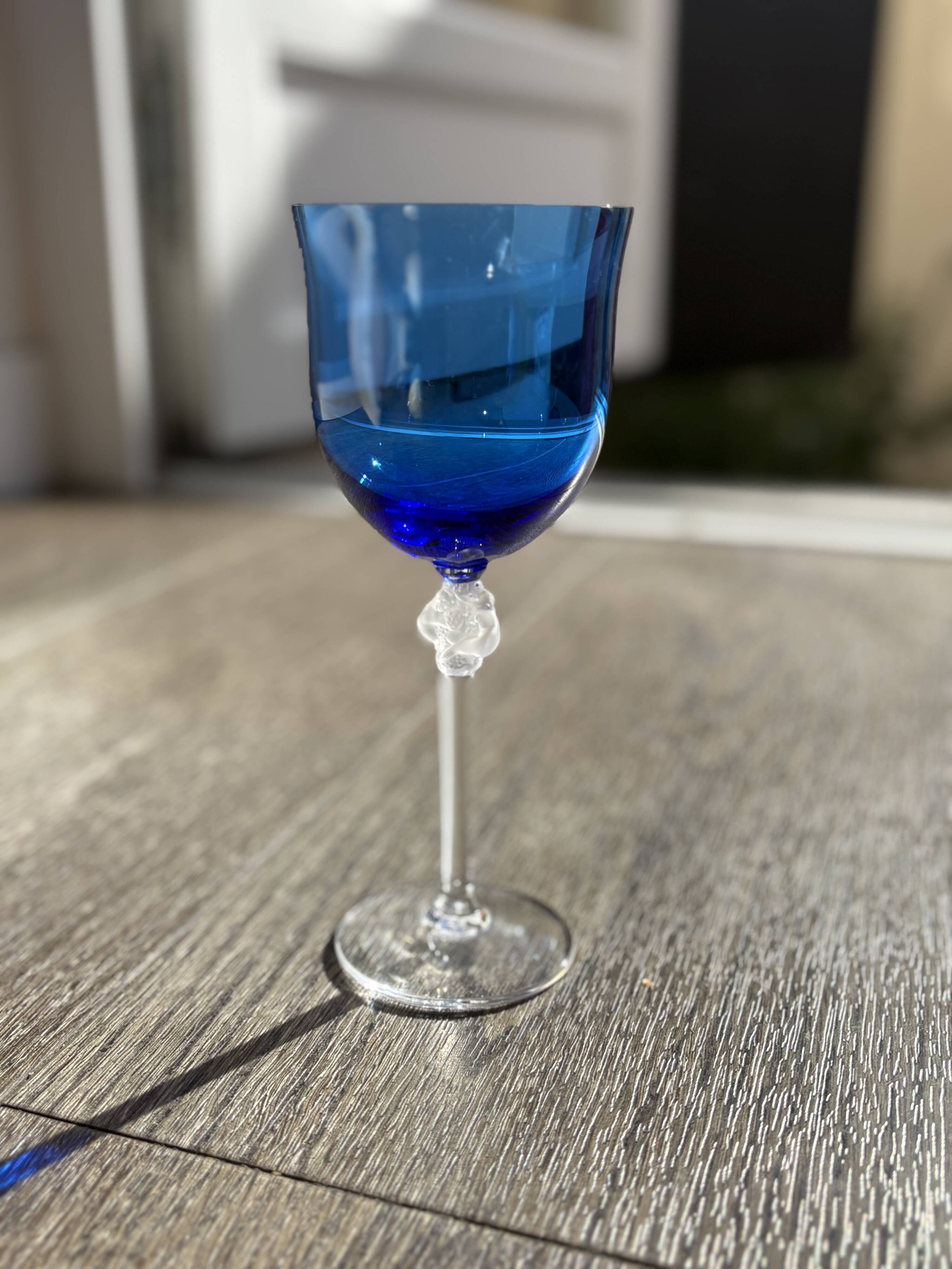 Verre Lalique modèle Roxanne bleu indigot