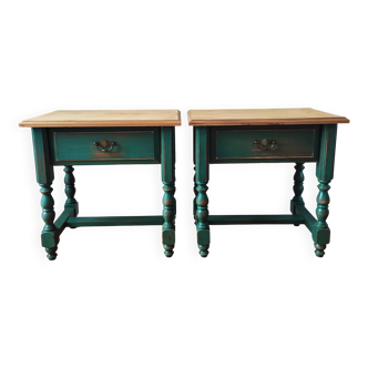 Paire de tables de chevet patinées