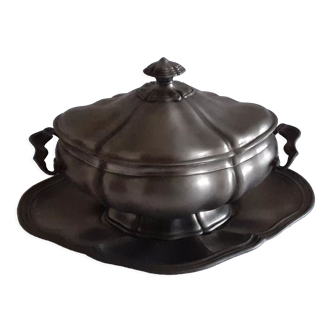 Decorative tin tureen