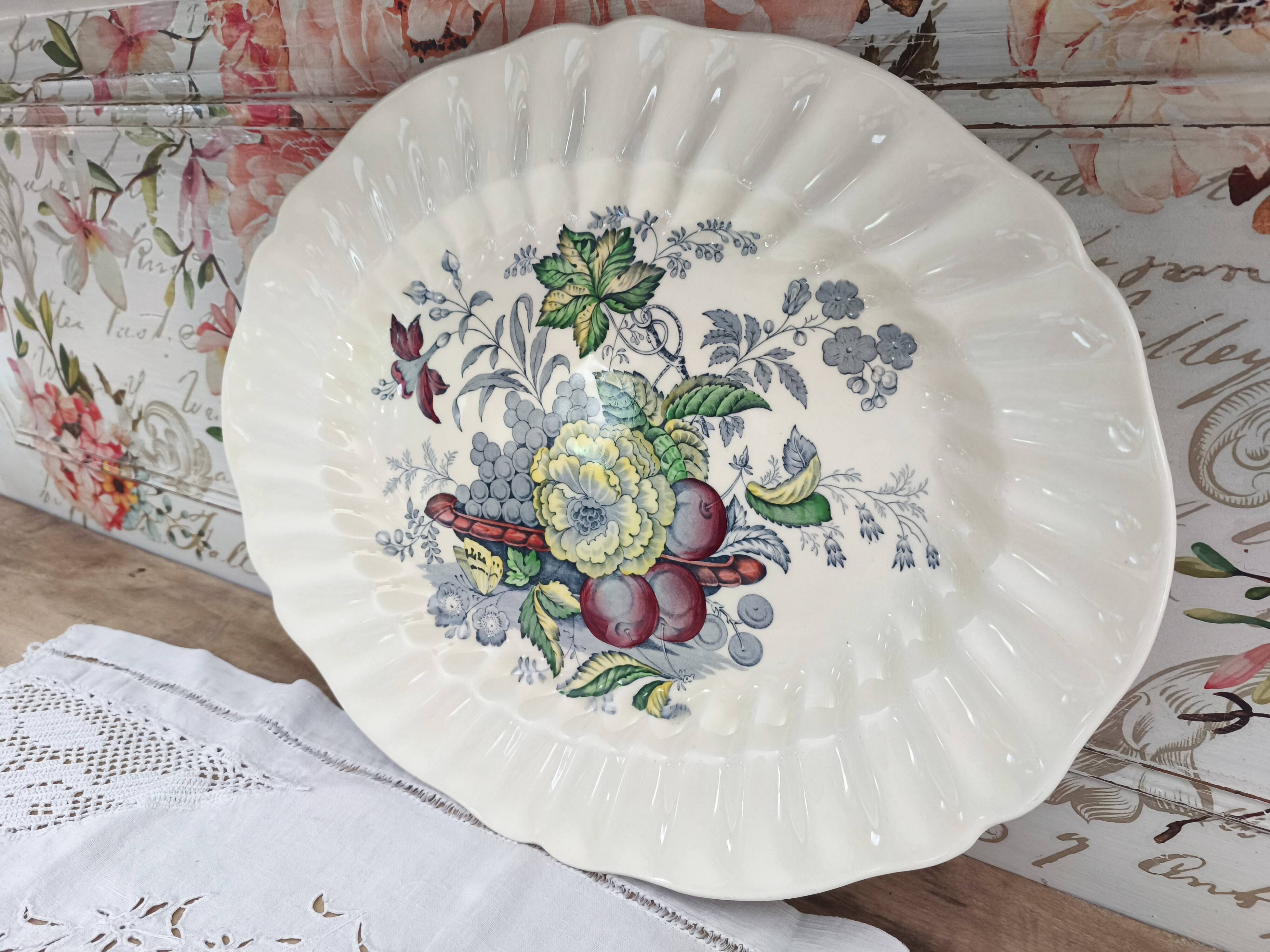 Large oval dish Royal Doulton model The Kirkwood