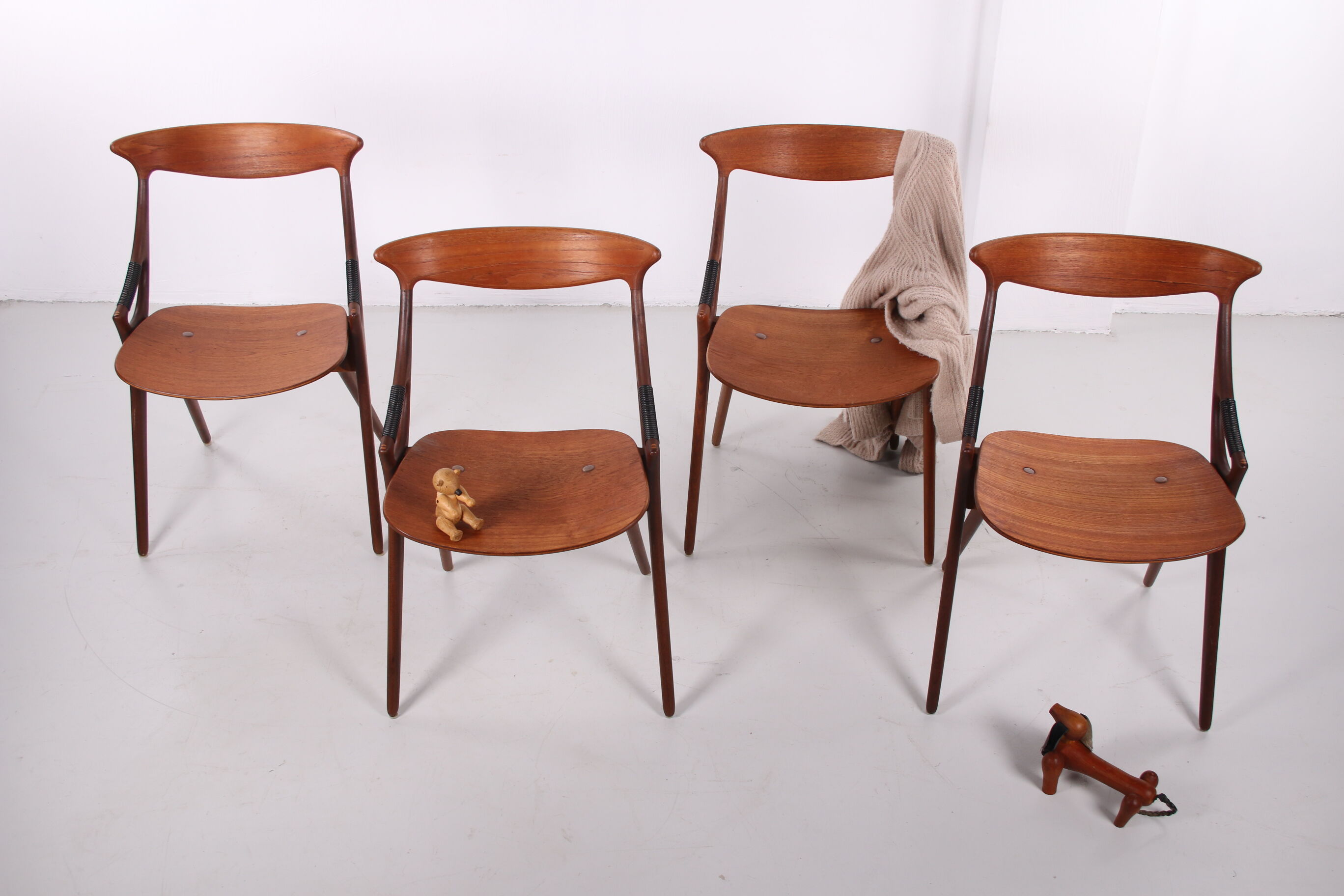 Set of 4 teak chairs model 17, Arne Hovmand Olsen for Mogens Kold, 1950s