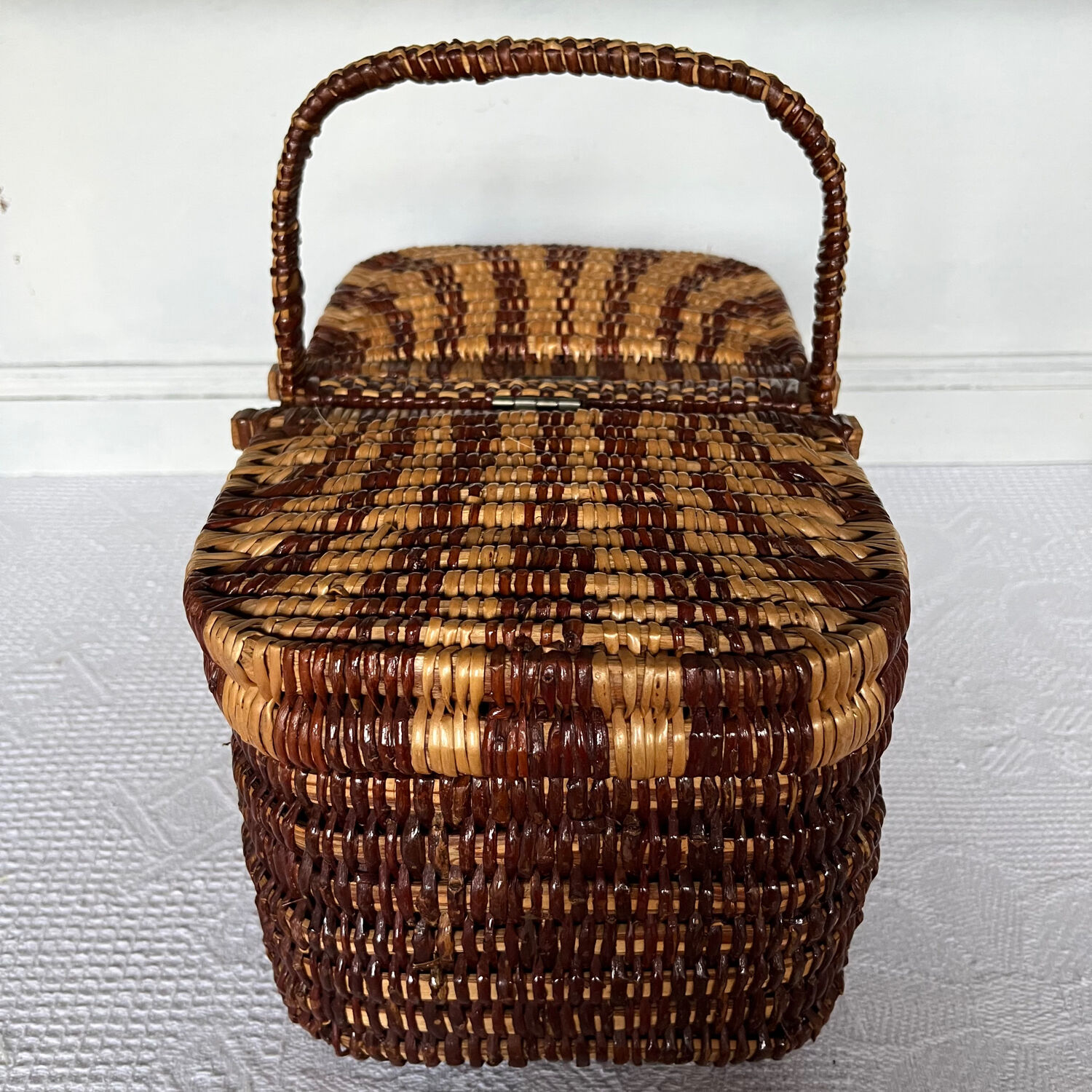 Basket with lids
