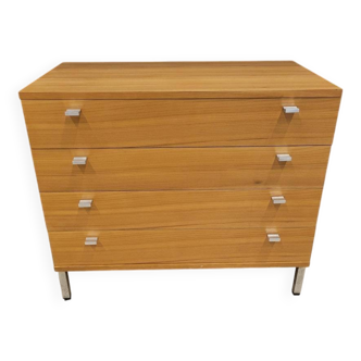 Commode en bois massif avec pieds chromés des années 1970.