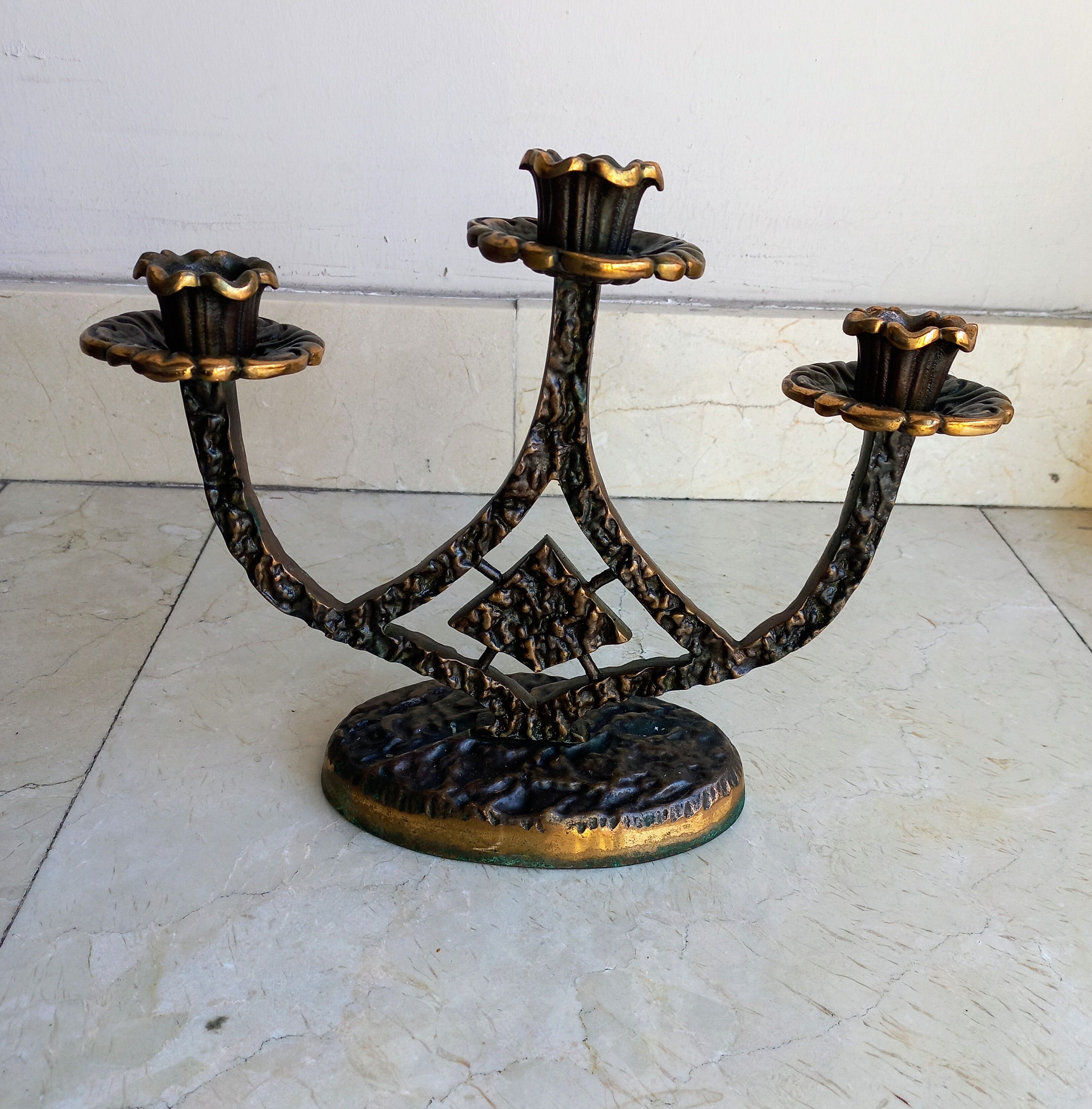 Bougeoir brutaliste en bronze